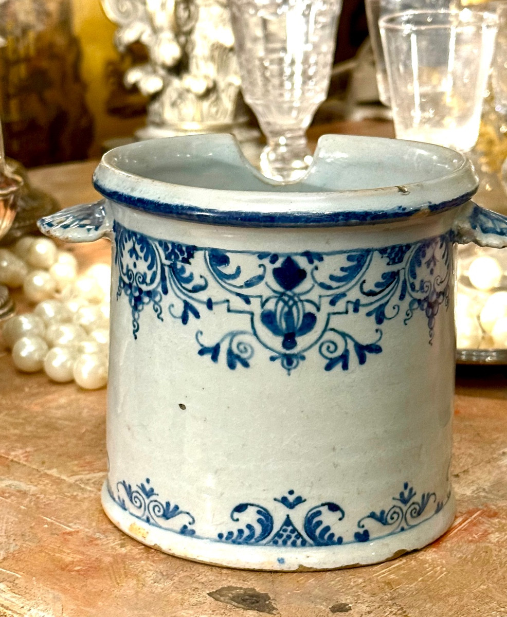 Rafraîchissoir à un verre, faïence XVIIIe, Nevers décor bleu, mascarons. -photo-1