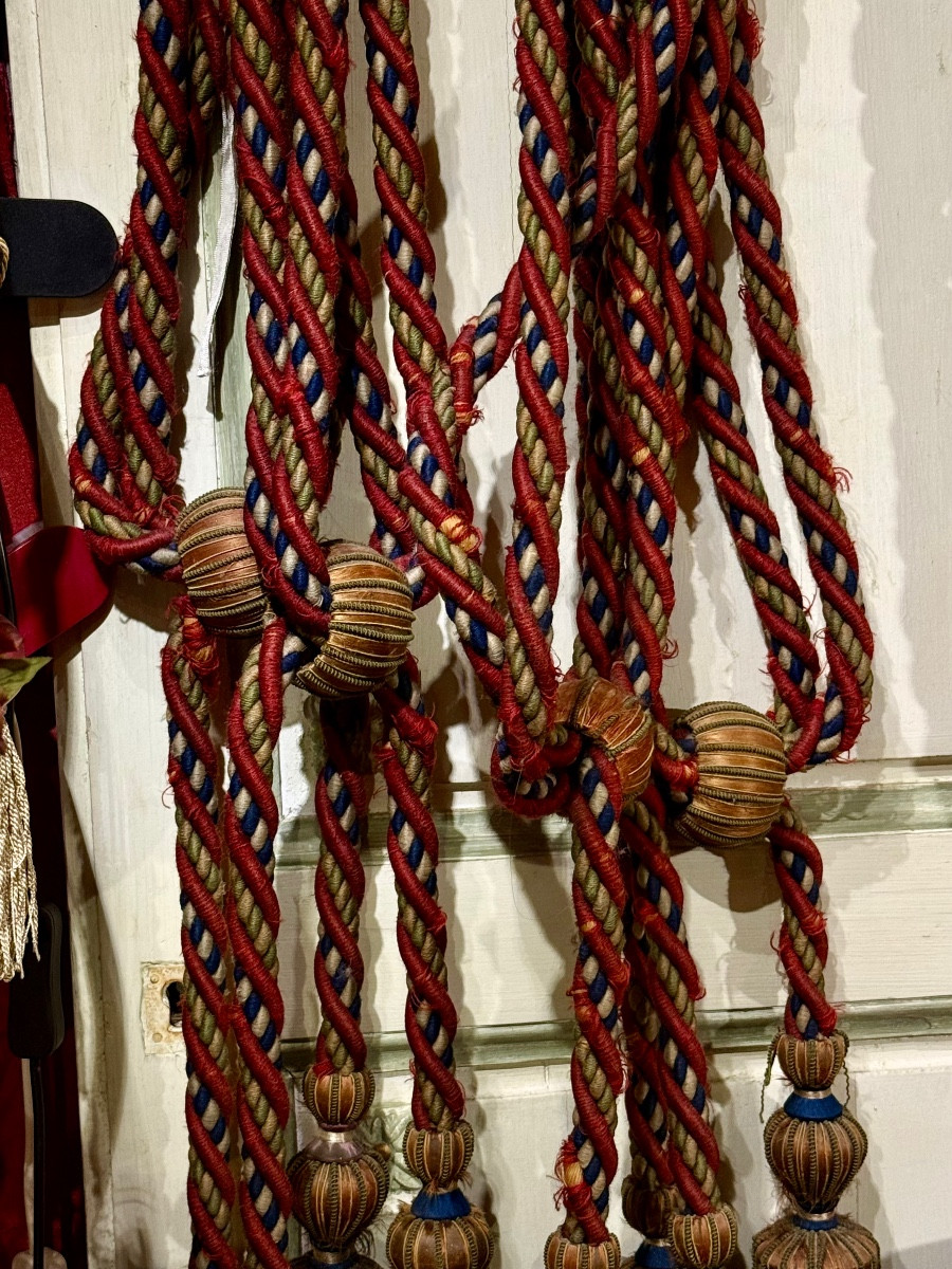 Deux  paires, grandes embrasses 8 pompons XIXè (2 fenêtres). -photo-4