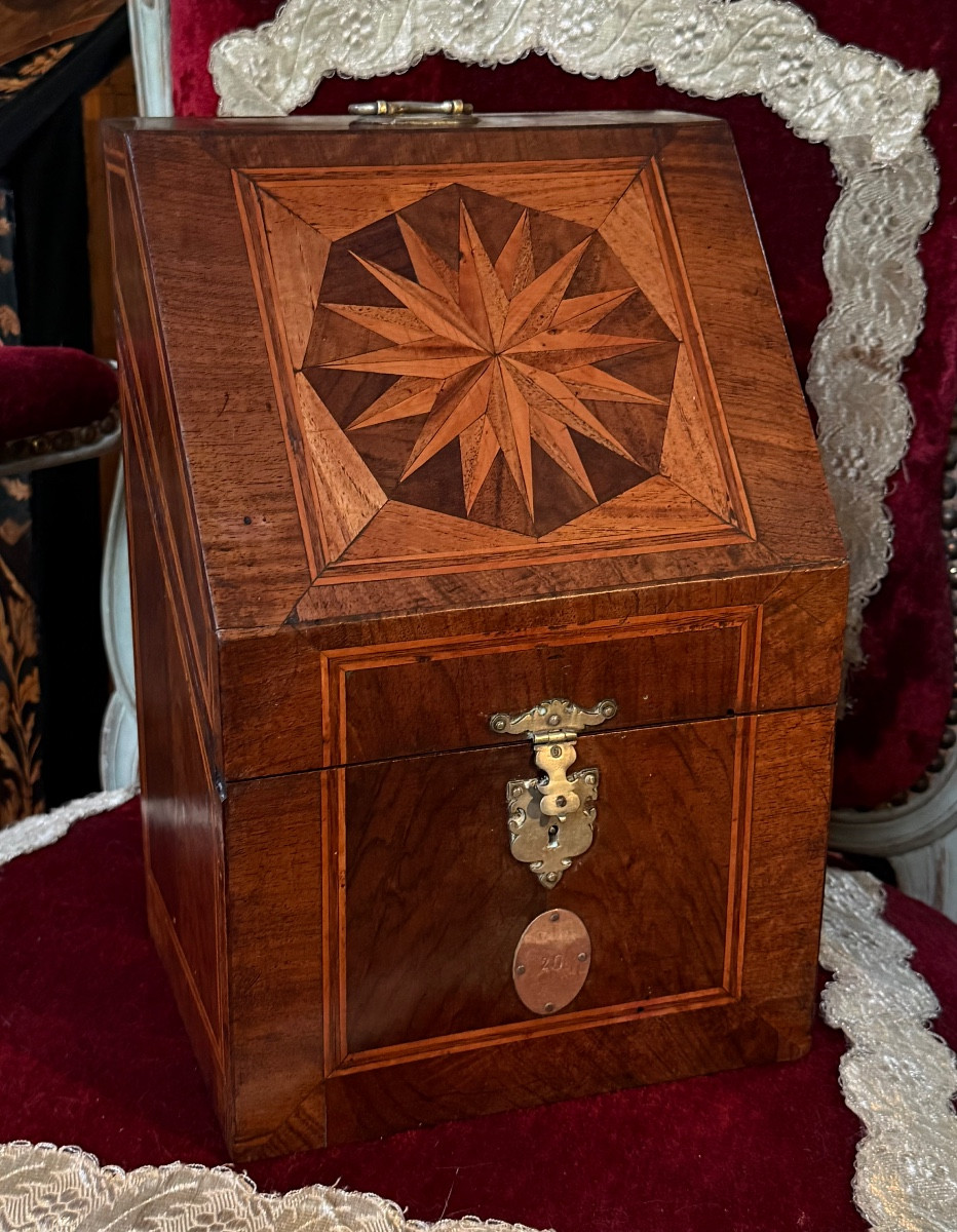 Coffret à couverts,  marqueté, XVIIIe, intérieur complet  de ses emplacements. -photo-2