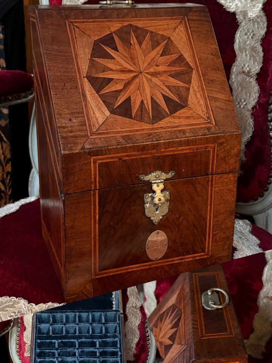 Coffret à couverts,  marqueté, XVIIIe, intérieur complet  de ses emplacements. 
