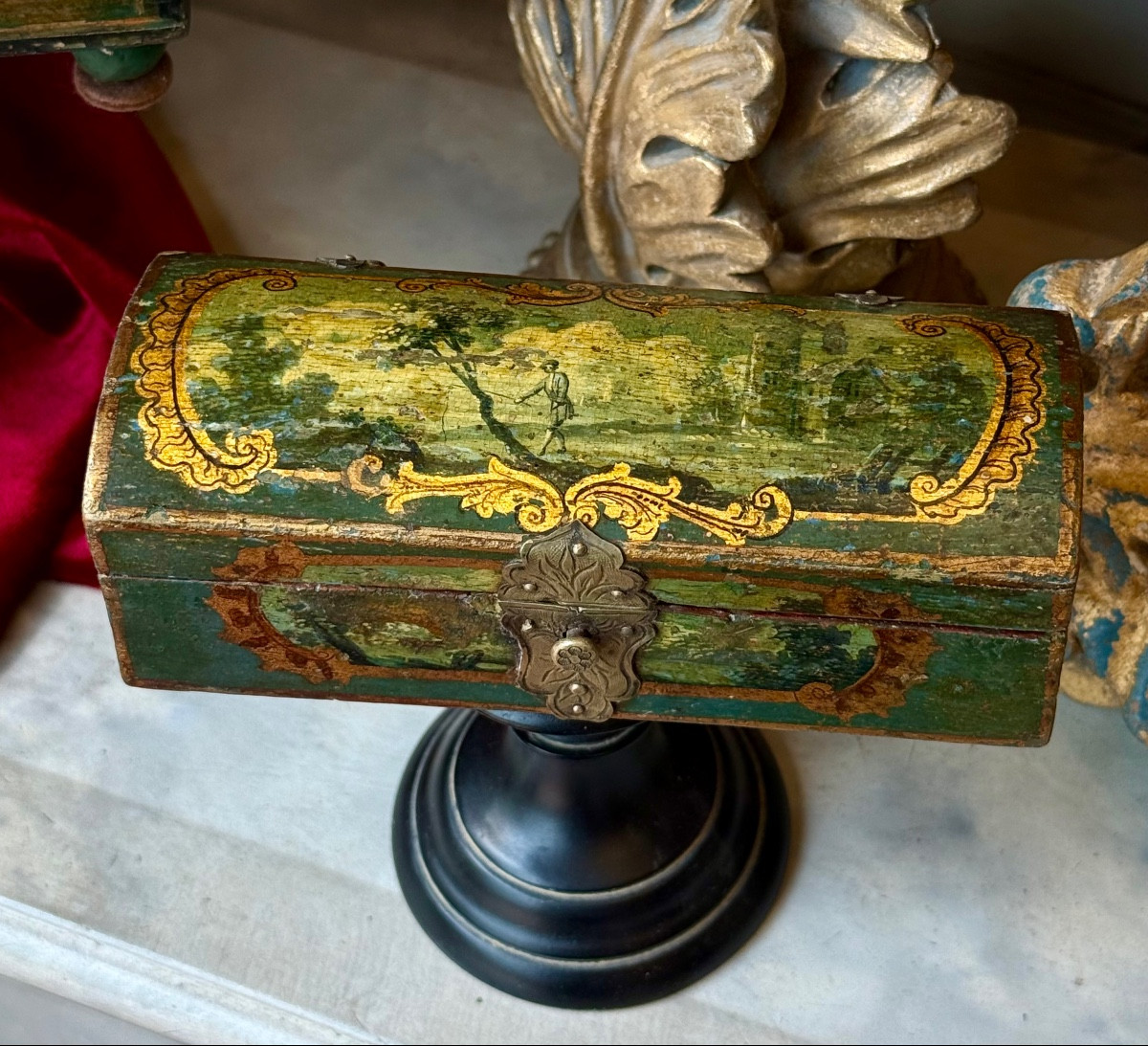 Coffret d’épingles de coiffure, vernis Martin, Louis XV., Époque XVIIIe. 