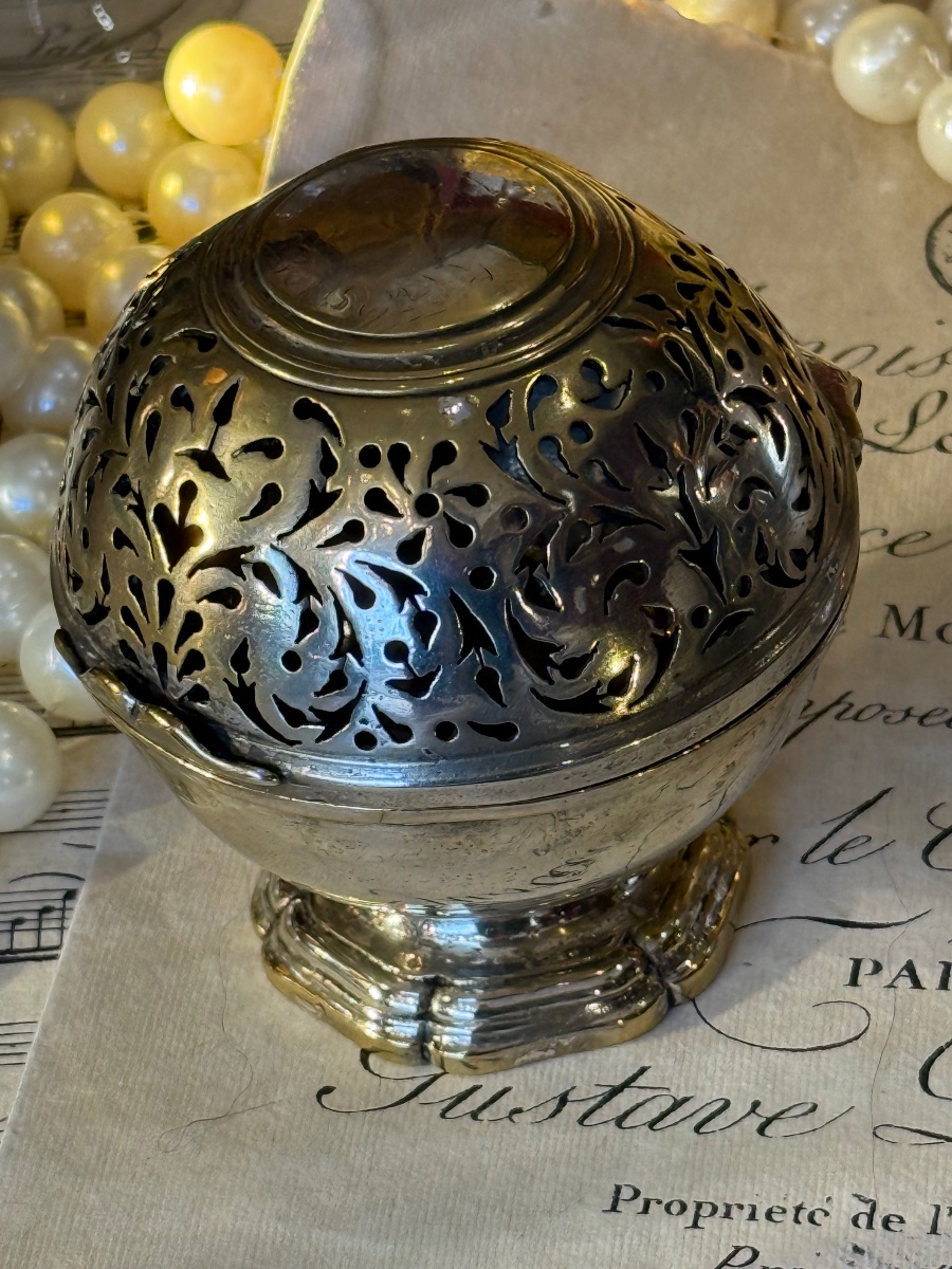 18th-century Silver-plated Metal Toilet Balls, Candleholder, And Bell.-photo-4