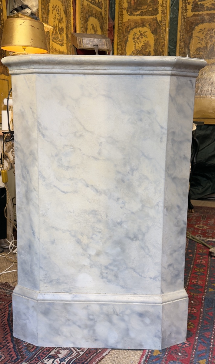 Pair Of Octagonal Wood Cases, Finished To Resemble Carrara Marble. 20th Century. -photo-2