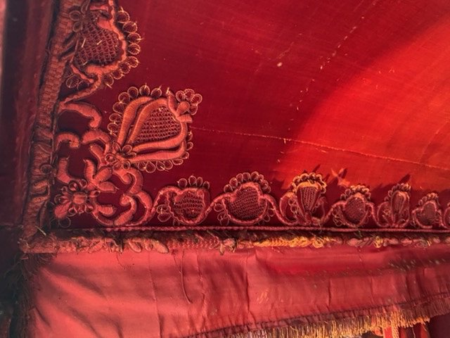 Sedan-chair.  The Golden Luxury Of An 18th Century Marquise Under Louis XV-photo-3
