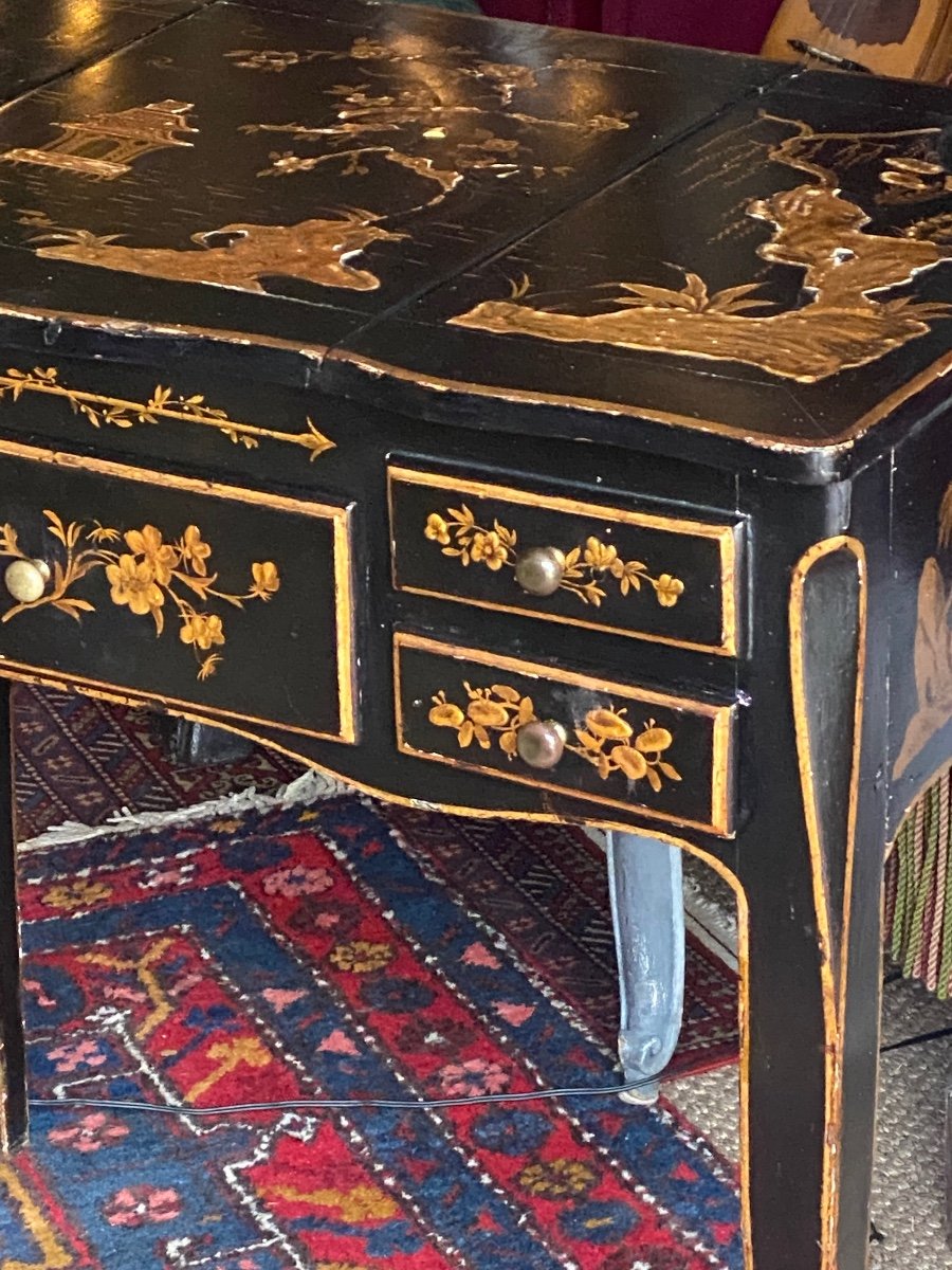 Powdery Dressing Table, Varnish Martin With Chinese Decor, Circa 1740. Eighteenth-photo-1