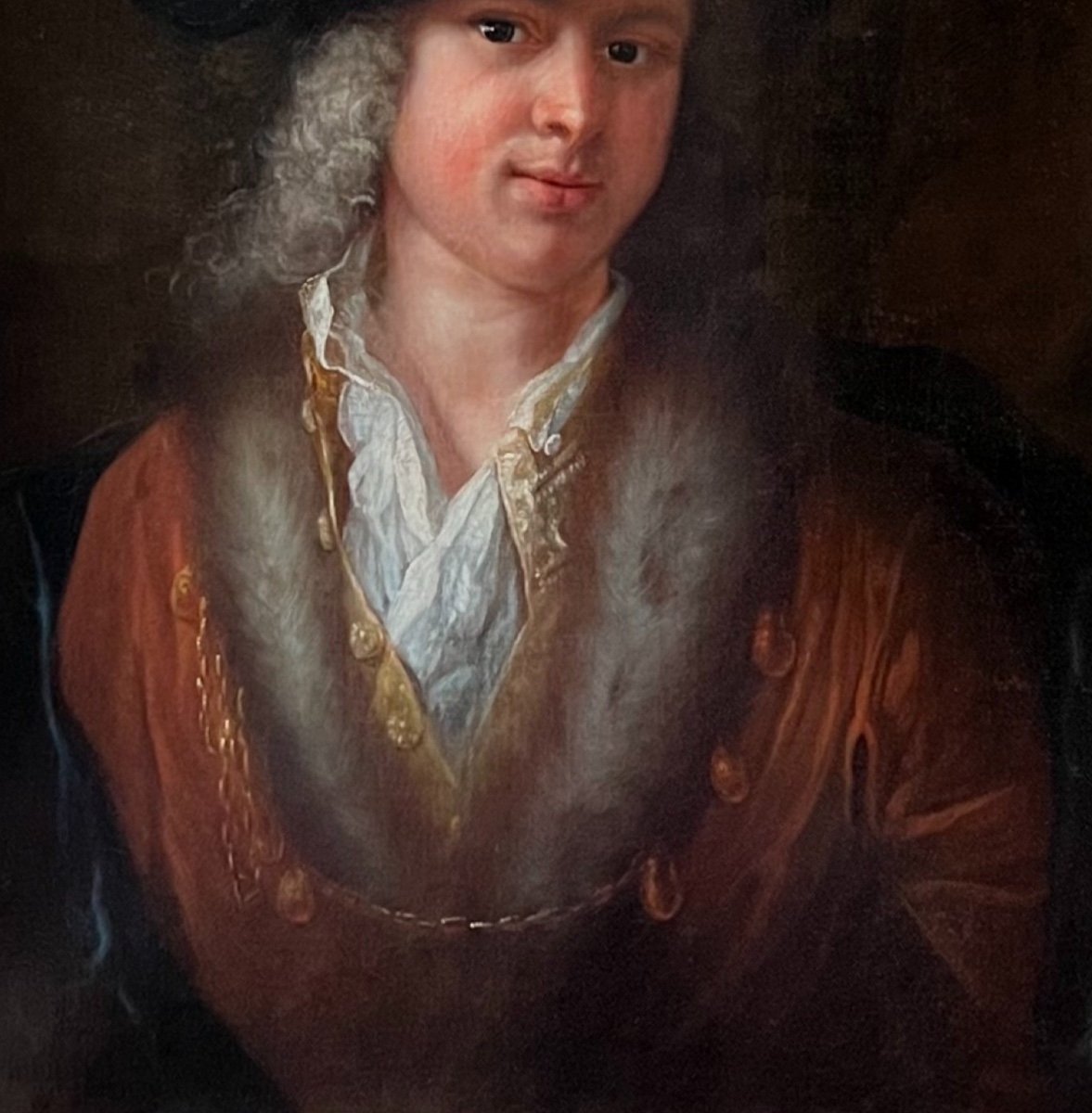 Portrait d’homme attribué à JF Courtin vers 1730, à la coiffe ornée de plumes. -photo-2