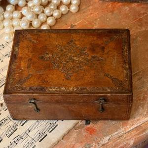 Coffret cuir XVIIIè, rare, pour bijoux ou pots à fard. Époque Louis XVI 