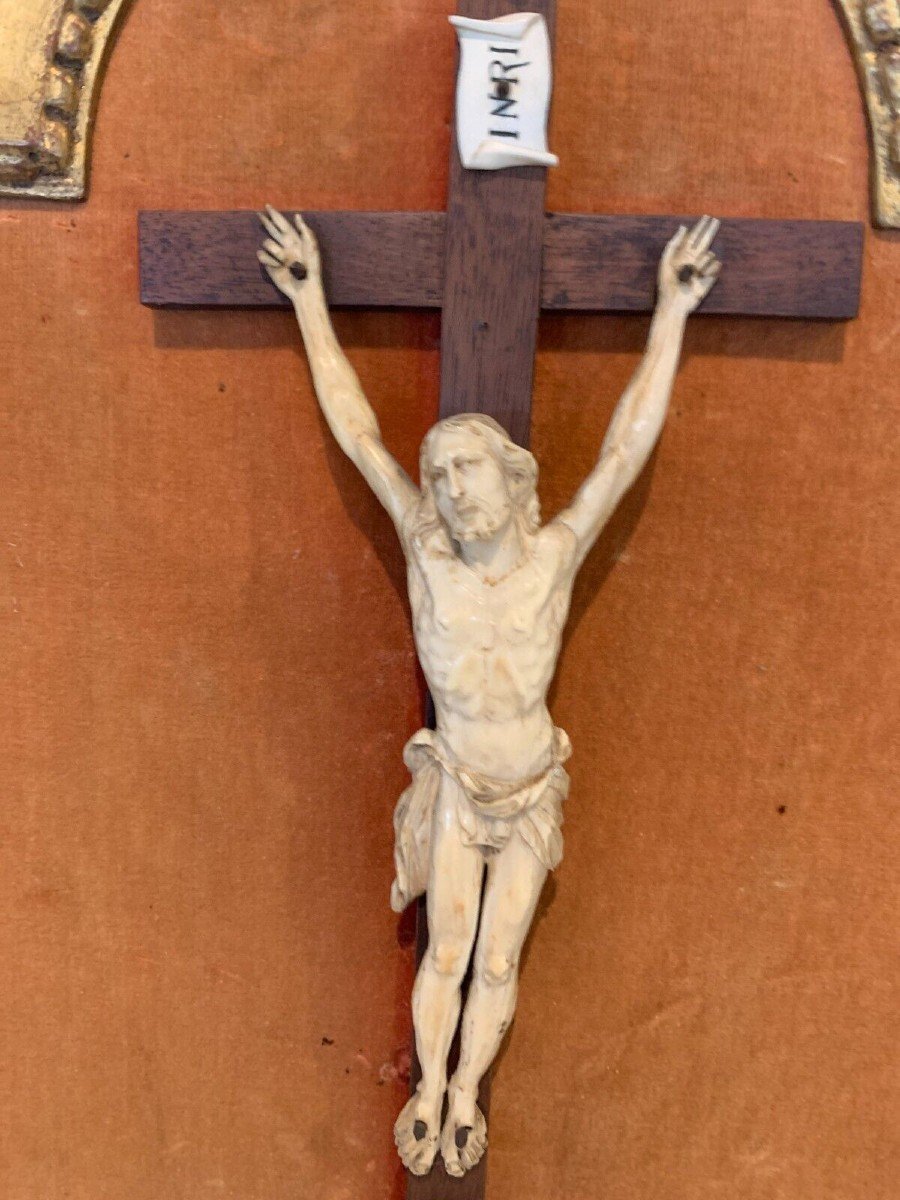 Christ Sur Croix Et Encadrement En Bois Et Stuc Doré XIX Siècle-photo-7