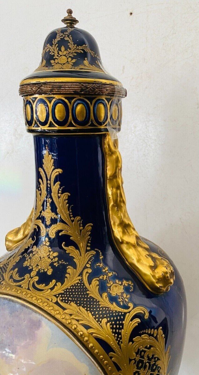 Vase With Polychromed Blue Background With Gold Highlights XX Century Sèvre Vase Covered Vase-photo-2