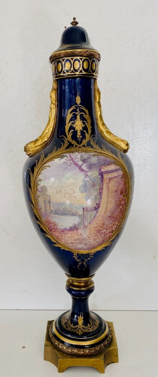 Vase A Fond Bleu Polychromé A Rehaut d'Or XX Siècle Vase Sèvre Vase Couvert-photo-3