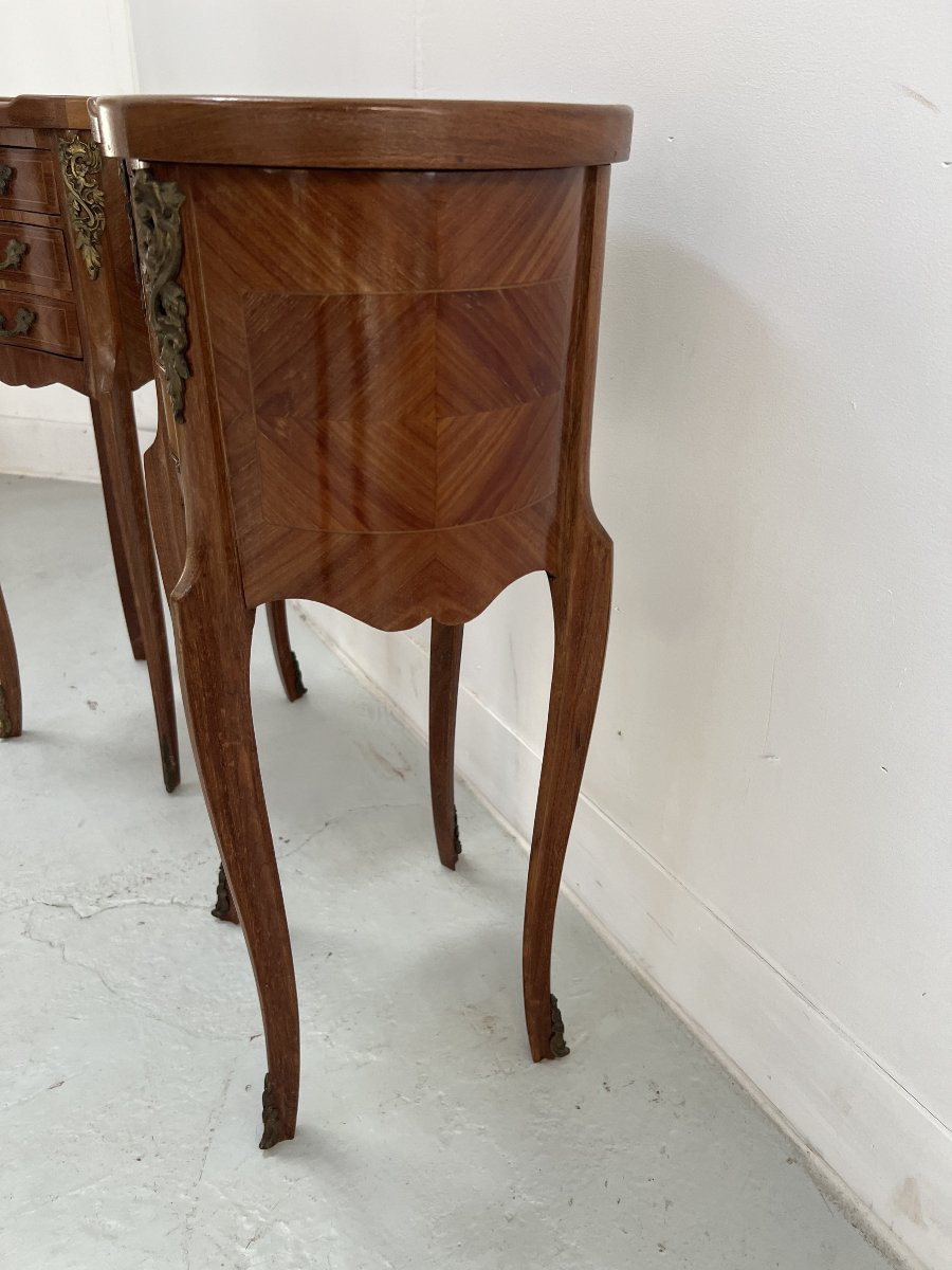 Paire de chevets rognons de style Louis XV en bois de rose XX siècle-photo-1
