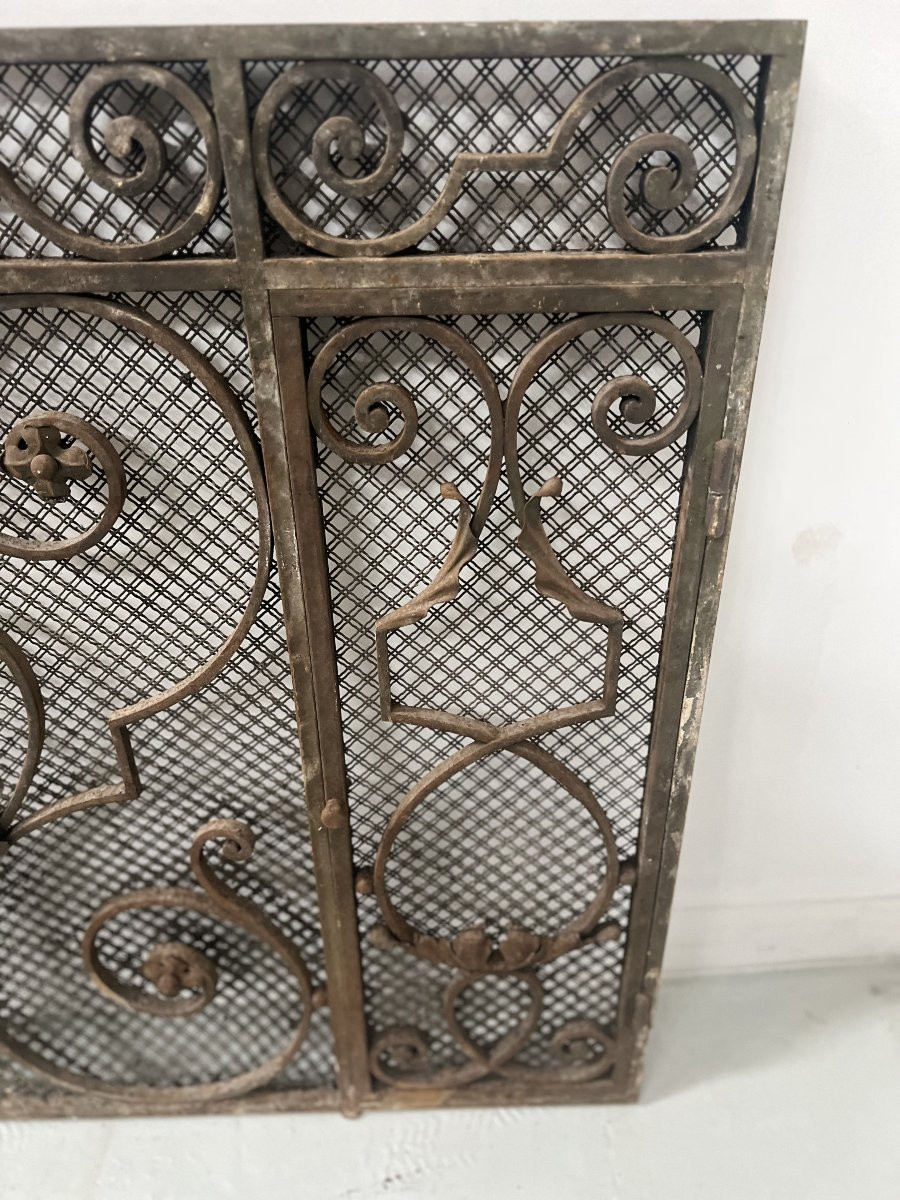 20th Century Hammered Wrought Iron Grille-photo-3
