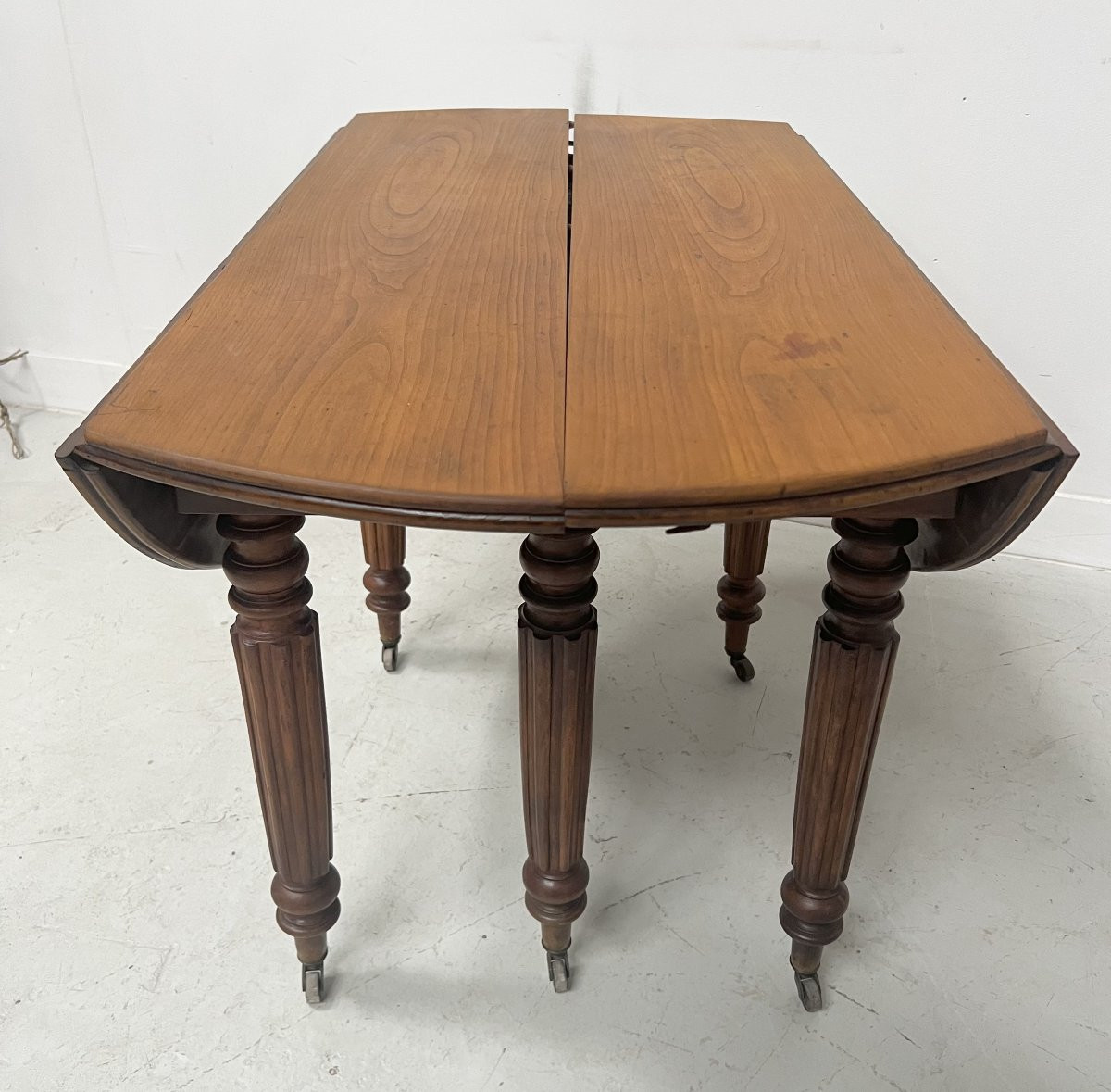 Table a six pieds Louis Philippe en merisier massif XIX siècle-photo-2