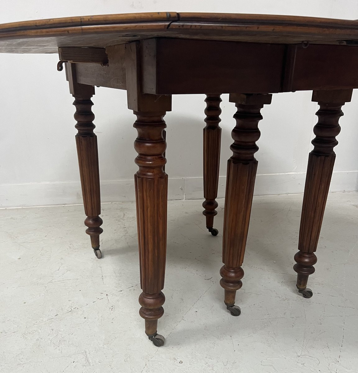 Table a six pieds Louis Philippe en merisier massif XIX siècle-photo-3