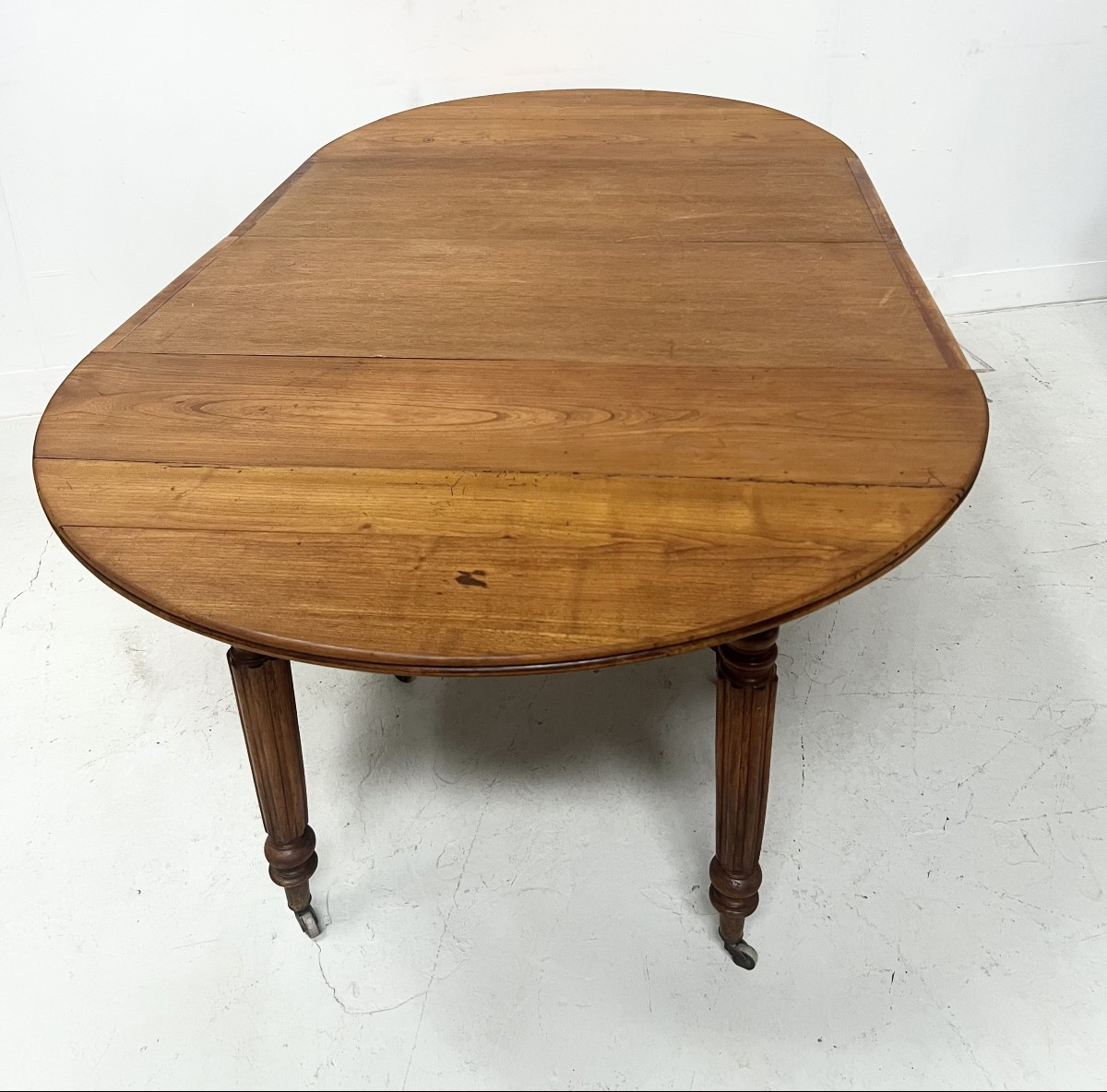 Table a six pieds Louis Philippe en merisier massif XIX siècle
