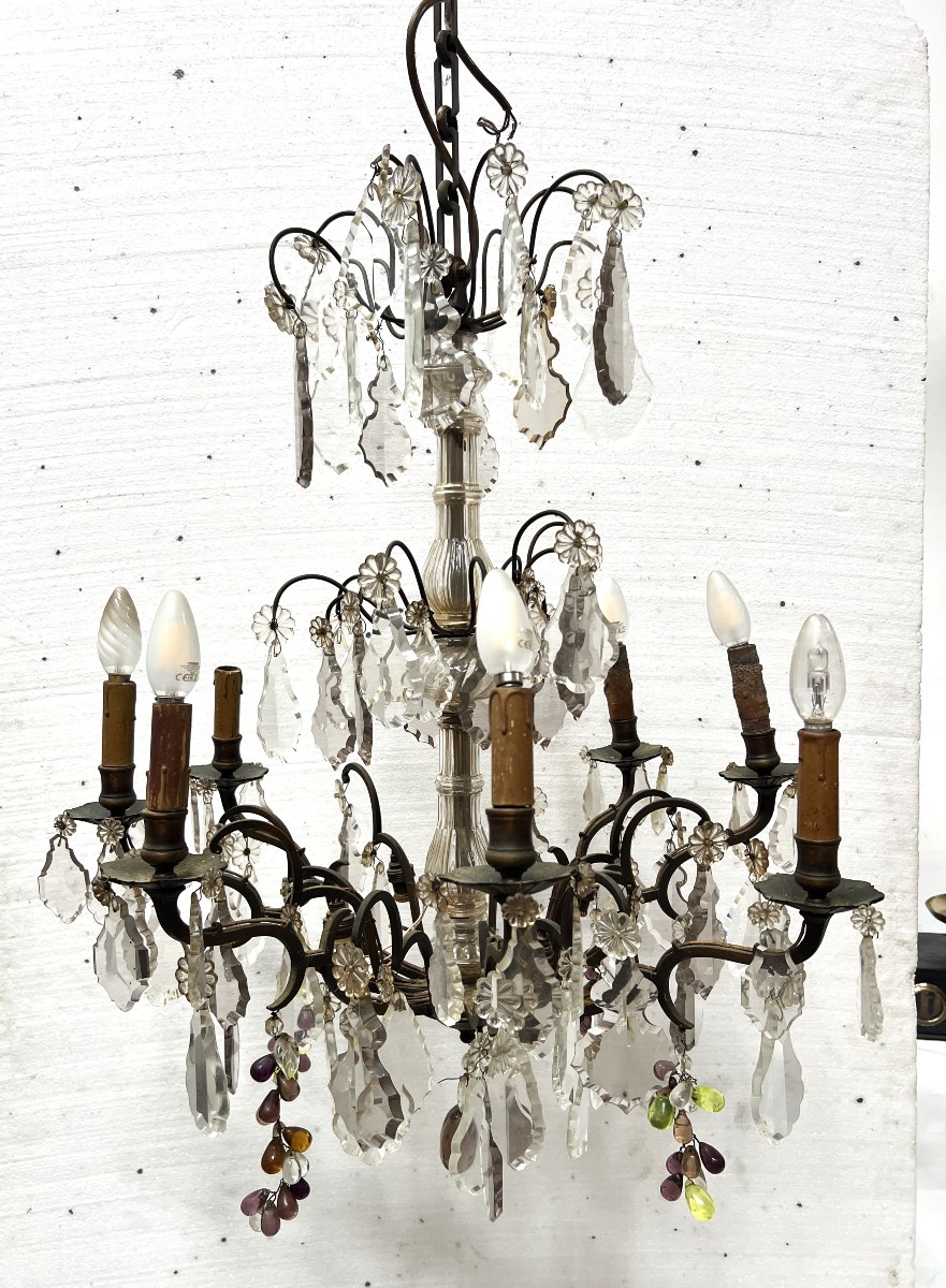 Lustre de style Louis XV a pendeloques et fruits en verre coloré XX siècle
