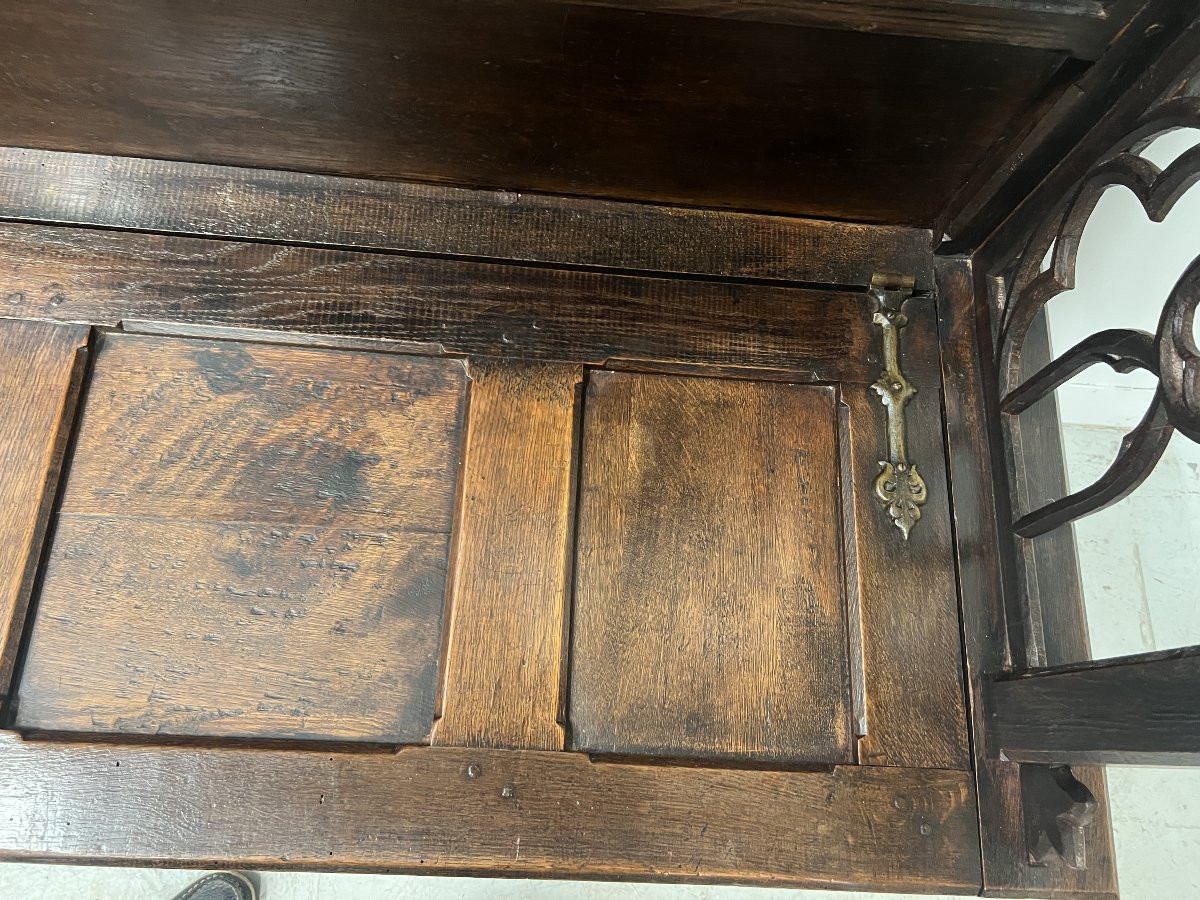 Banc coffre de style Gothique en chêne sculpté XIX siècle-photo-8