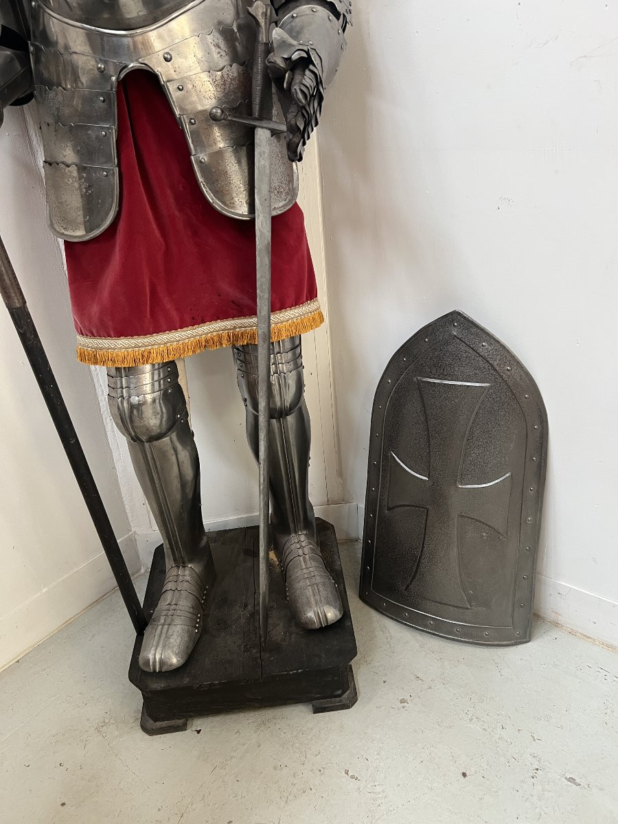 Armure de chevalier sur socle en fer martelé XX siècle-photo-2
