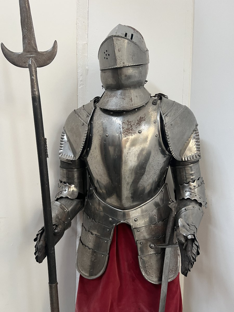 Armure de chevalier sur socle en fer martelé XX siècle-photo-4