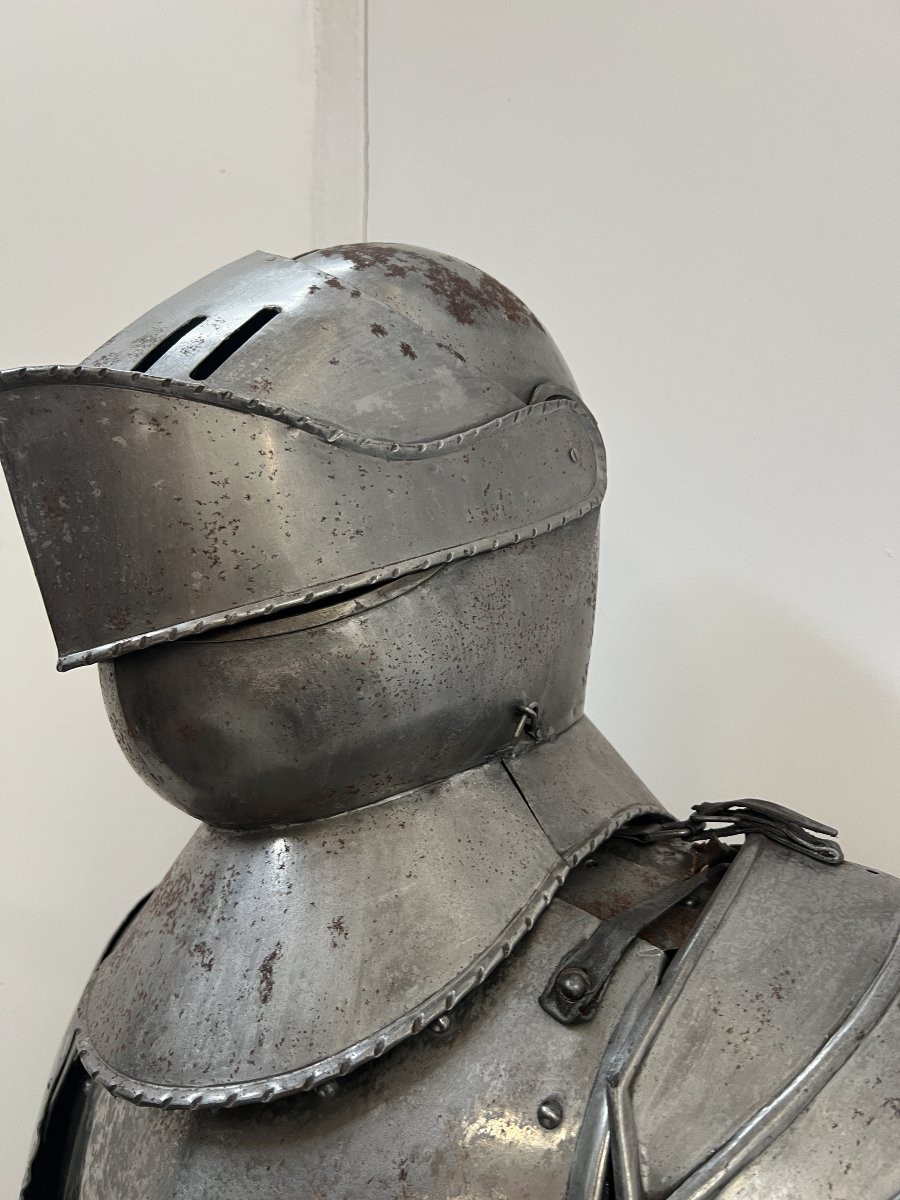 Armure de chevalier sur socle en fer martelé XX siècle-photo-8