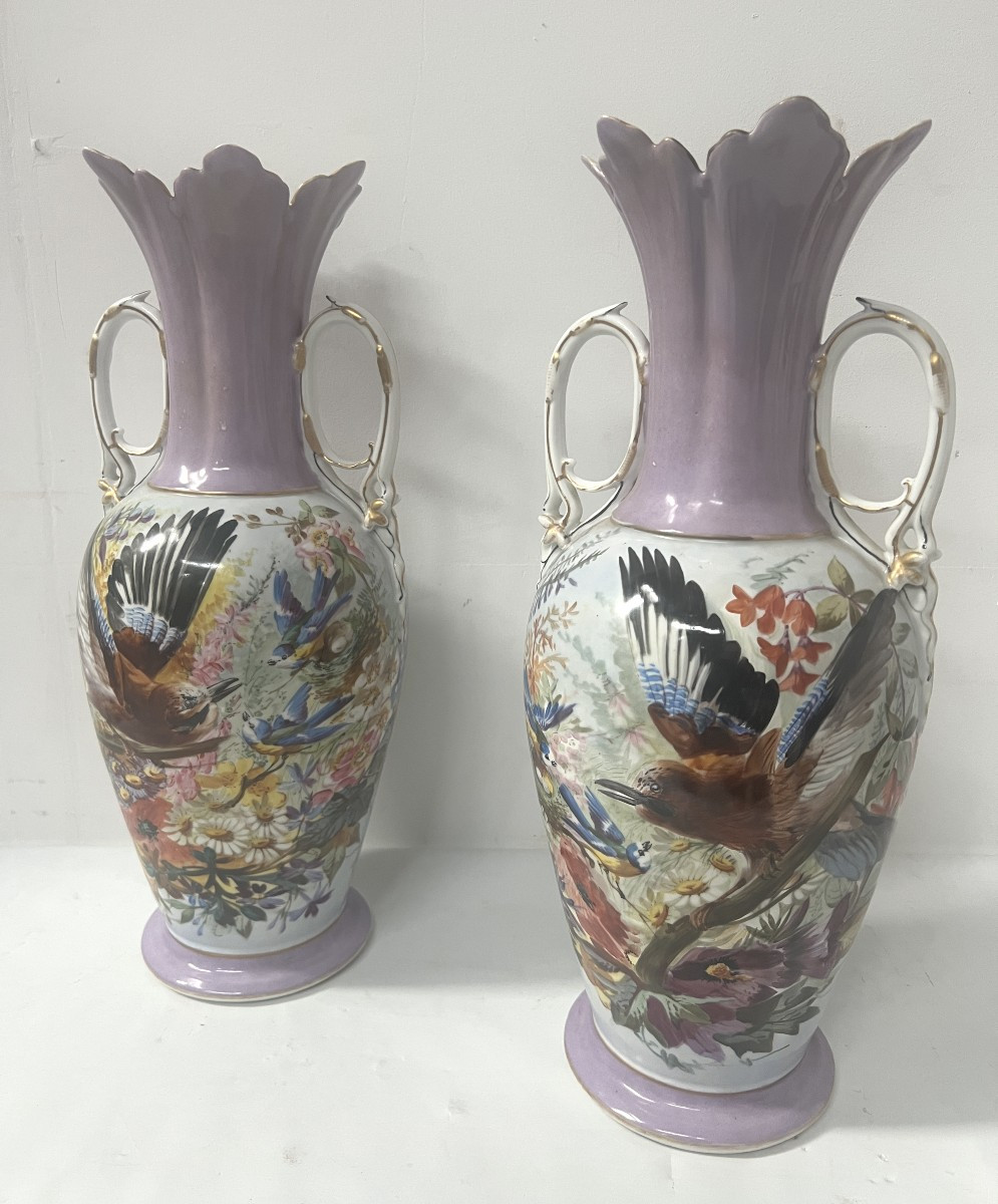 Paire de vases en porcelaine polychrome XIX siècle