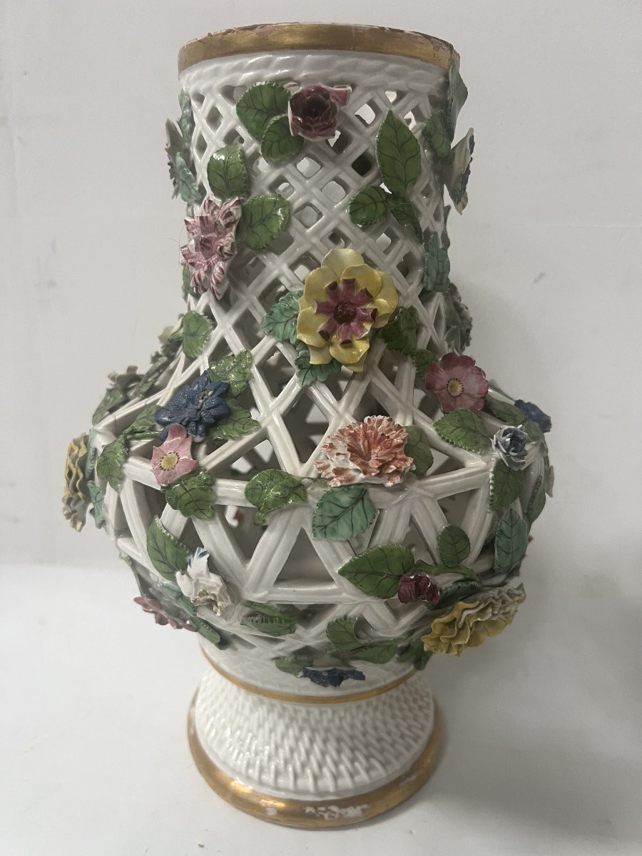 "saxony" Pair Of Polychrome Openwork Porcelain Baluster Vases, 19th Century-photo-2