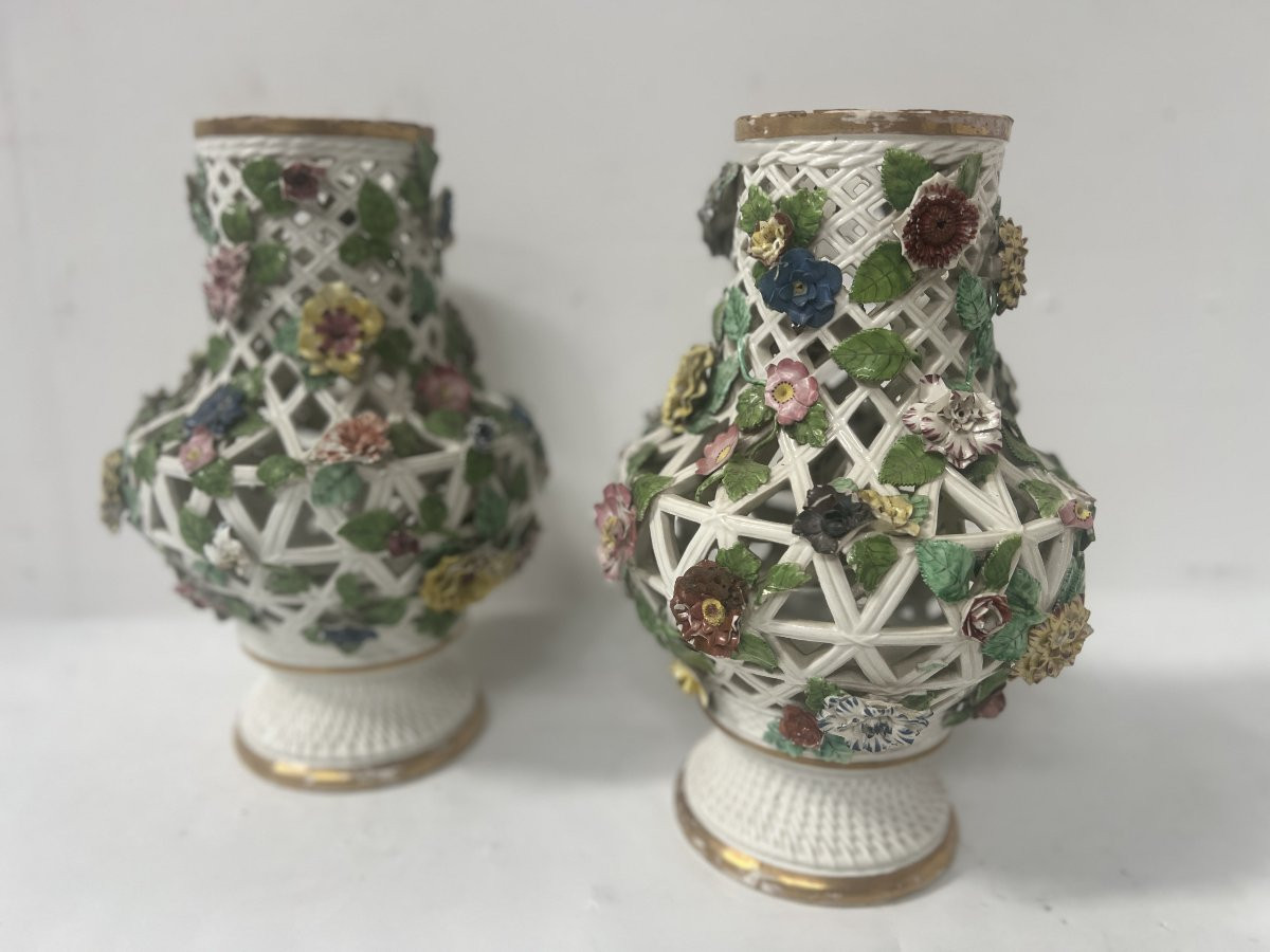 "saxony" Pair Of Polychrome Openwork Porcelain Baluster Vases, 19th Century-photo-4