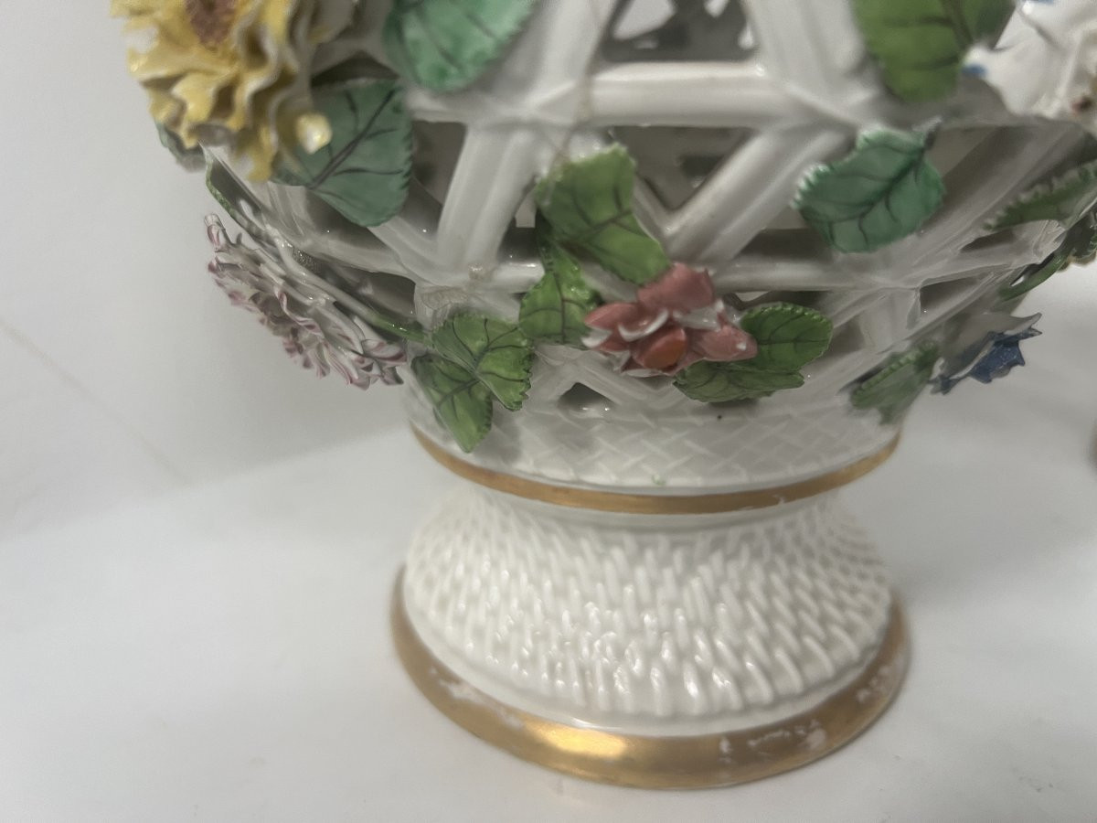"saxony" Pair Of Polychrome Openwork Porcelain Baluster Vases, 19th Century-photo-3