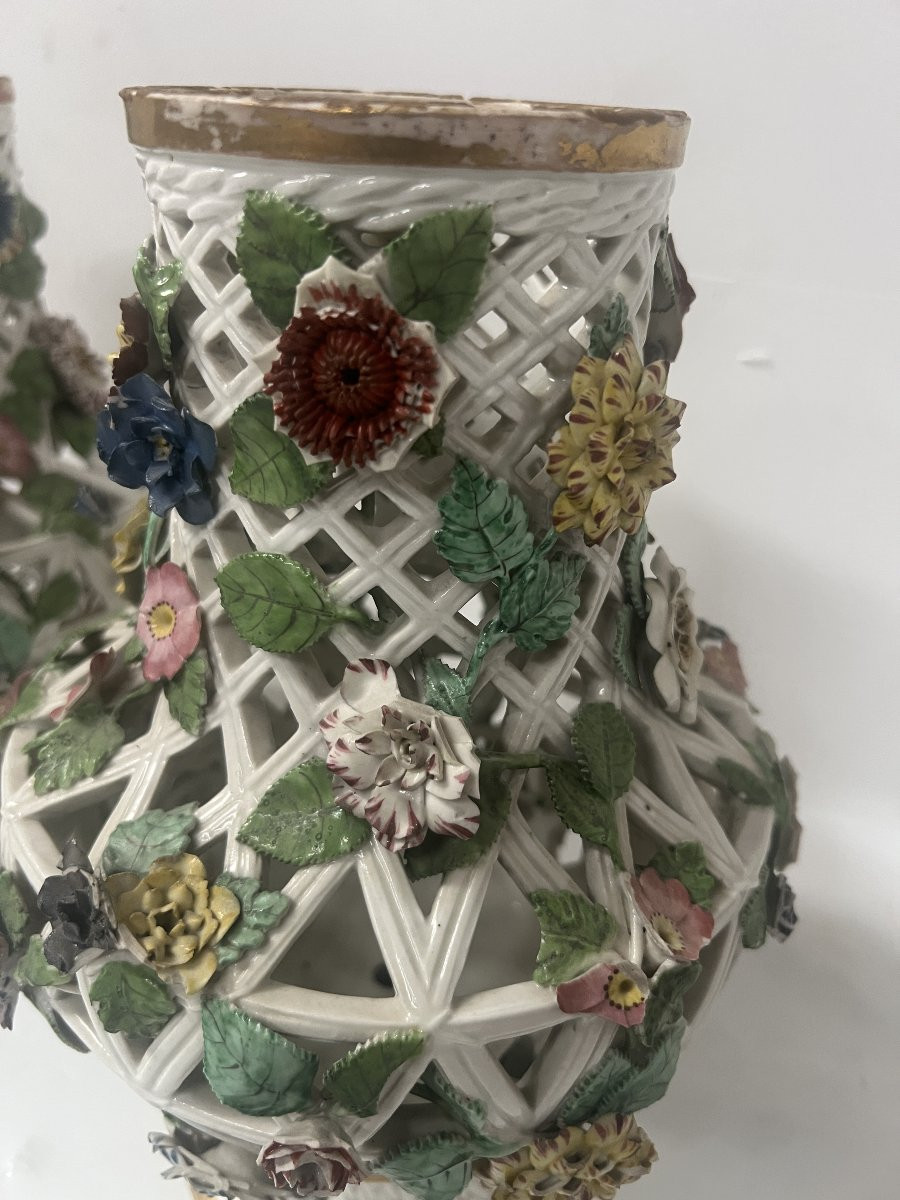 "saxony" Pair Of Polychrome Openwork Porcelain Baluster Vases, 19th Century-photo-5
