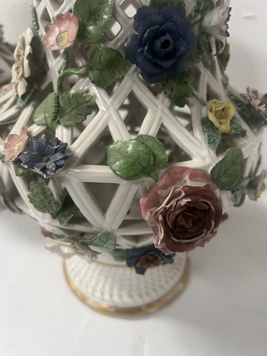 "saxony" Pair Of Polychrome Openwork Porcelain Baluster Vases, 19th Century-photo-8