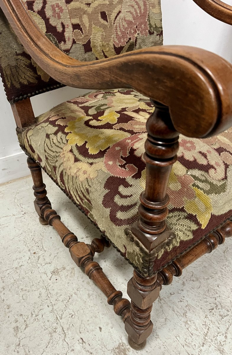 Paire de fauteuils de style Louis XIII a haut dossiers plats XX siècle-photo-4