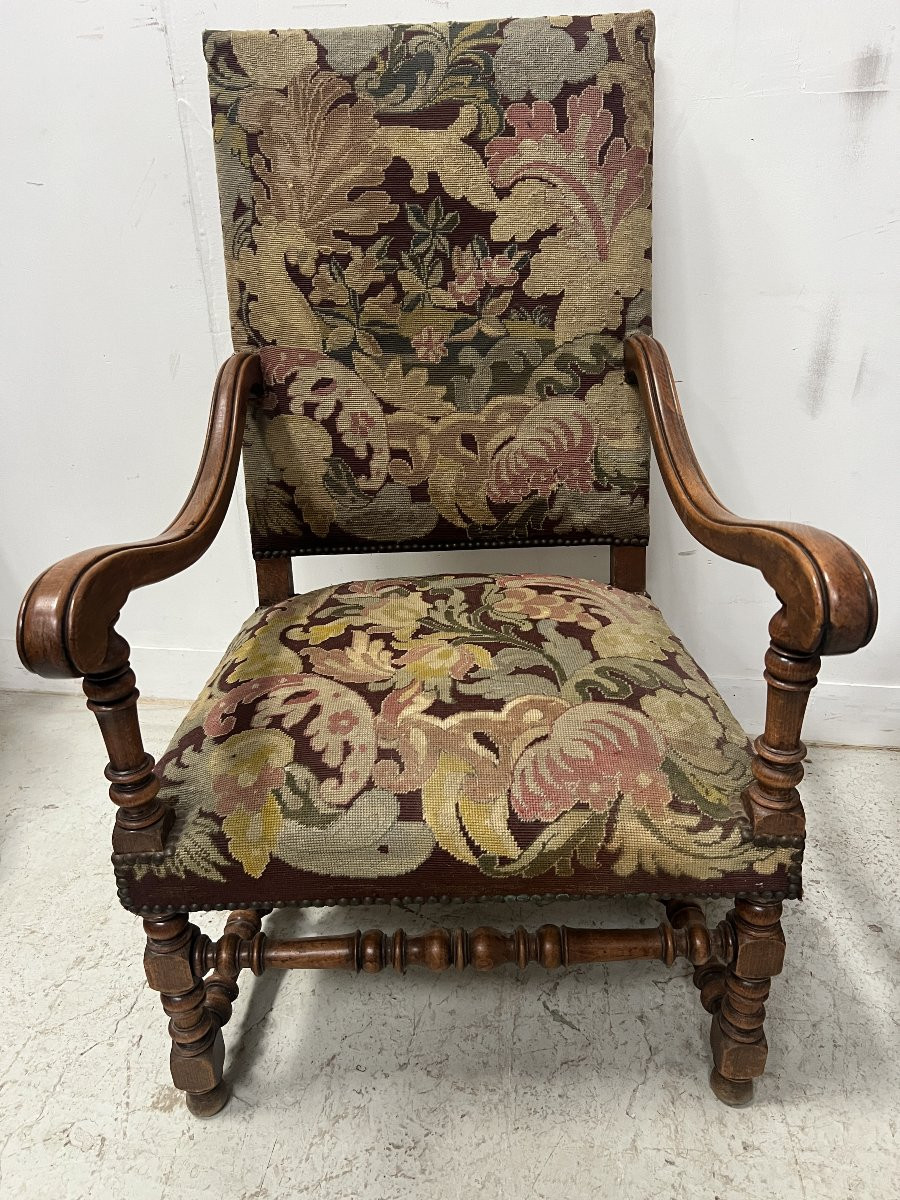 Paire de fauteuils de style Louis XIII a haut dossiers plats XX siècle-photo-2