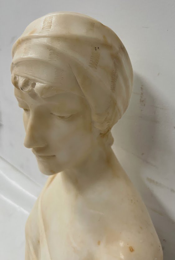 Groupe en marbre sculpté d'un buste de jeune femme XX siècle-photo-2