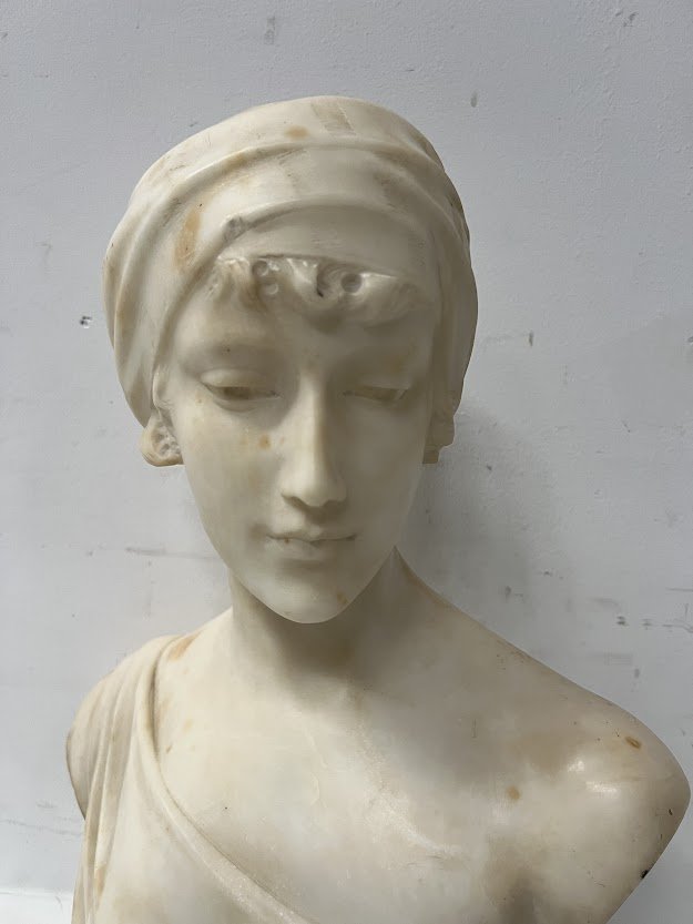 Groupe en marbre sculpté d'un buste de jeune femme XX siècle-photo-3