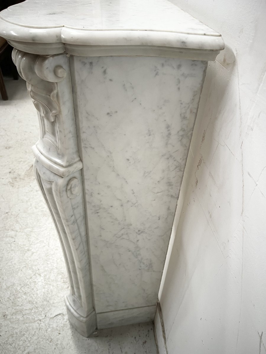 Cheminée de style Louis XV en marbre blanc veiné XX siècle-photo-5