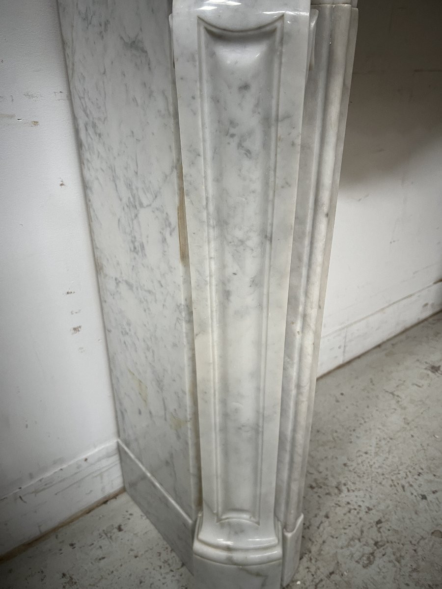 Cheminée de style Louis XV en marbre blanc veiné XX siècle-photo-7