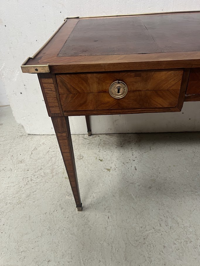 Bureau plat Louis XVI en placage d'acajou et bois de rose XVIII siècle-photo-4