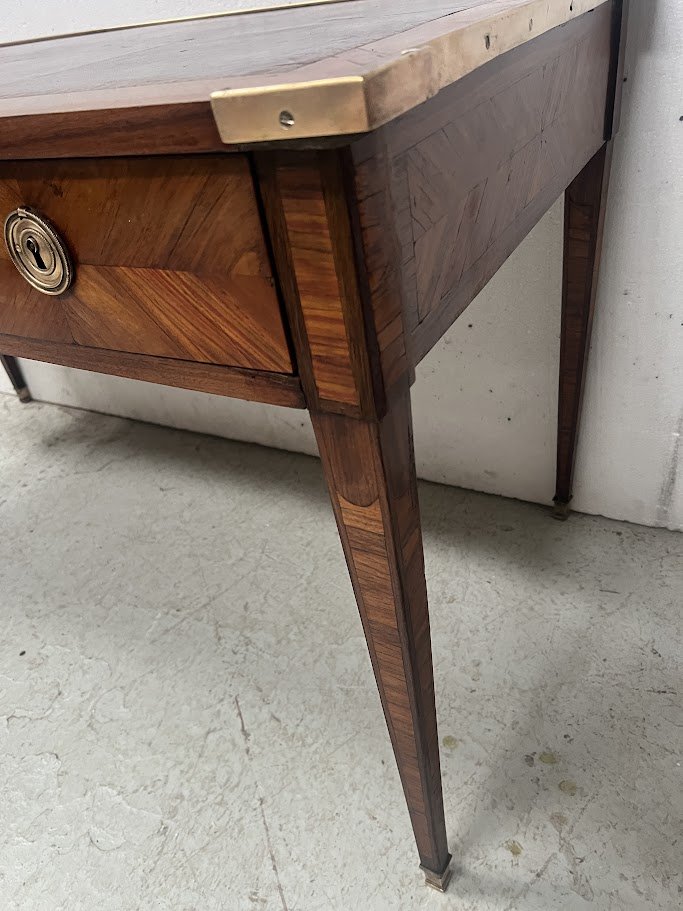 Bureau plat Louis XVI en placage d'acajou et bois de rose XVIII siècle-photo-8