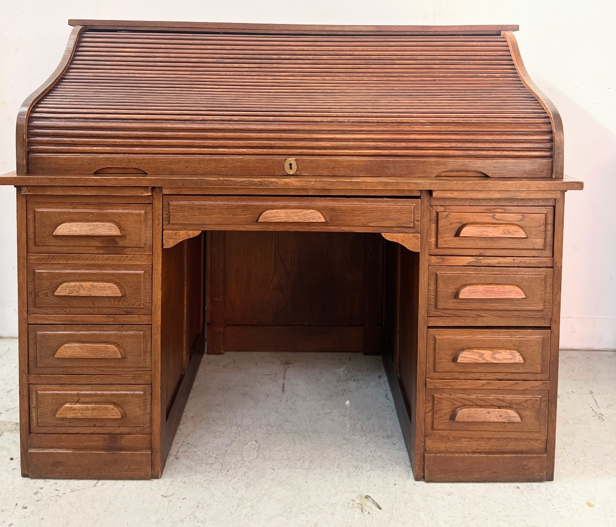 Bureau Américain en chene massif XX siècle