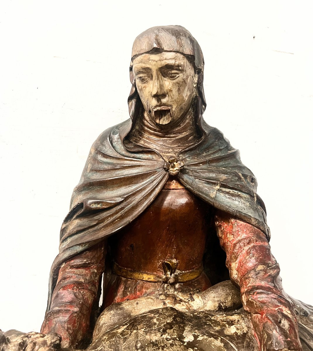 "La Piéta " Vierge de la Pitié en bois sculpté polychromé XVI iéme siècle-photo-3