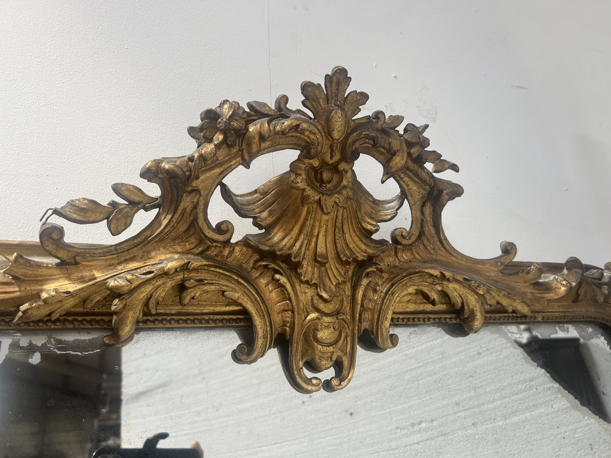 Miroir doré de style Rocaille en bois et stuc doré XIX siècle-photo-3