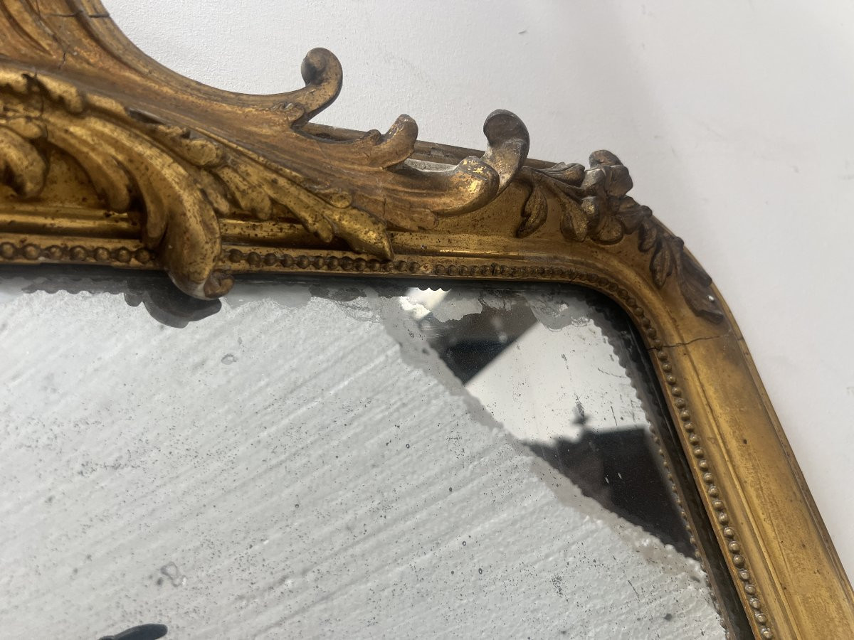 Miroir doré de style Rocaille en bois et stuc doré XIX siècle-photo-1
