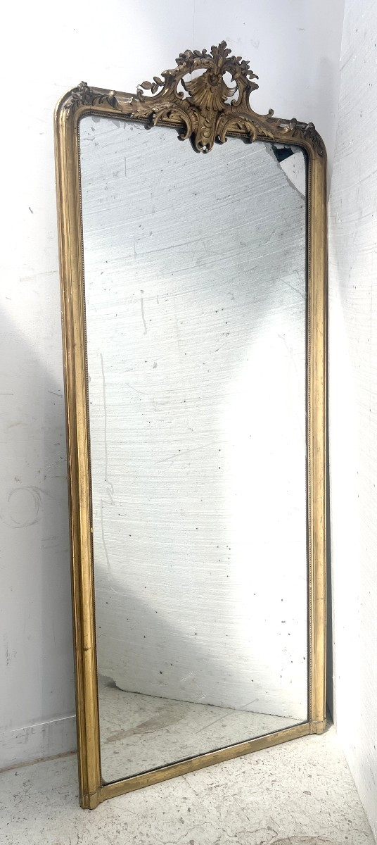 Miroir doré de style Rocaille en bois et stuc doré XIX siècle