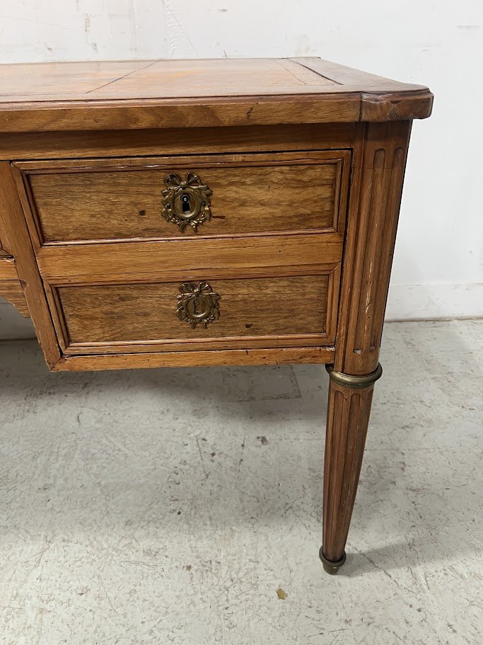 Bureau de style Louis XVI en bois de noyer Fin du XIX siècle-photo-4