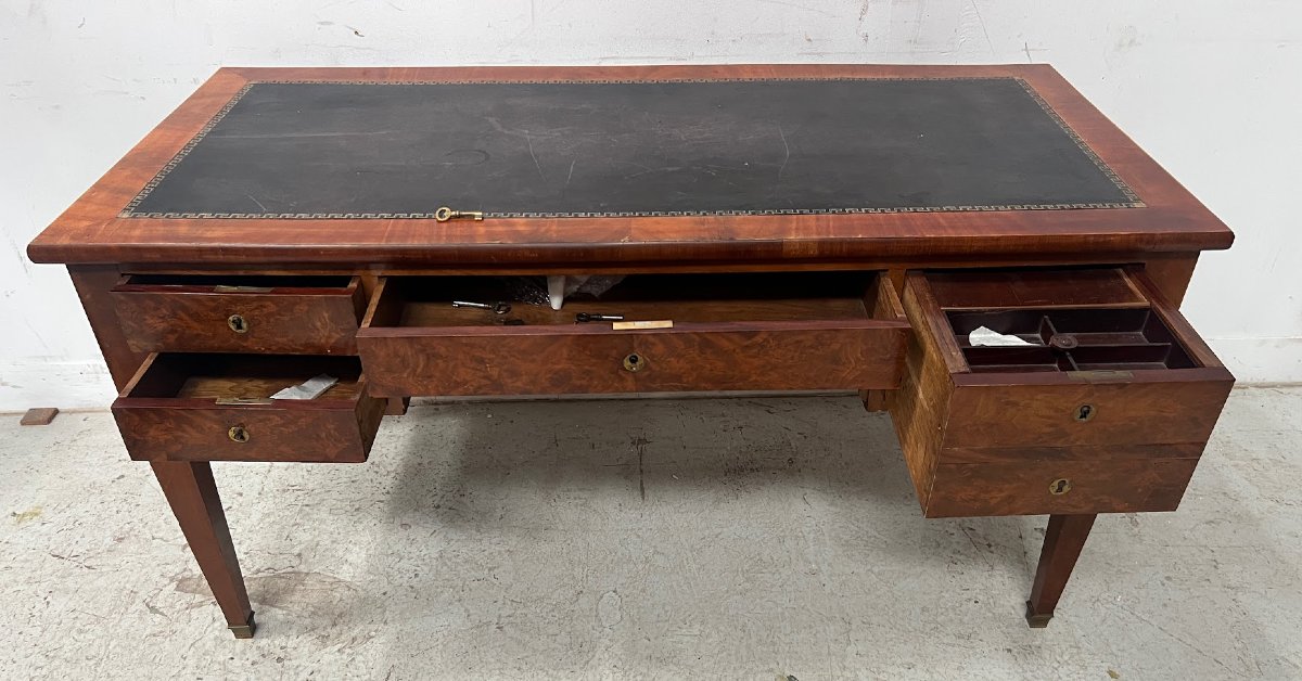 Bureau plat de style Louis XVI en acjou et placage XIX siècle-photo-1