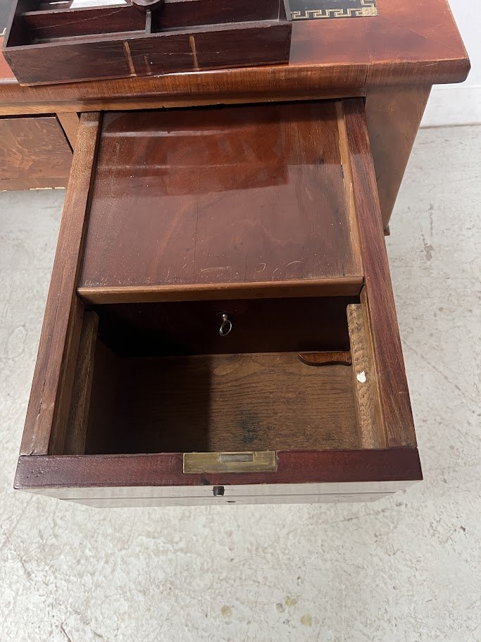 Bureau plat de style Louis XVI en acjou et placage XIX siècle-photo-8