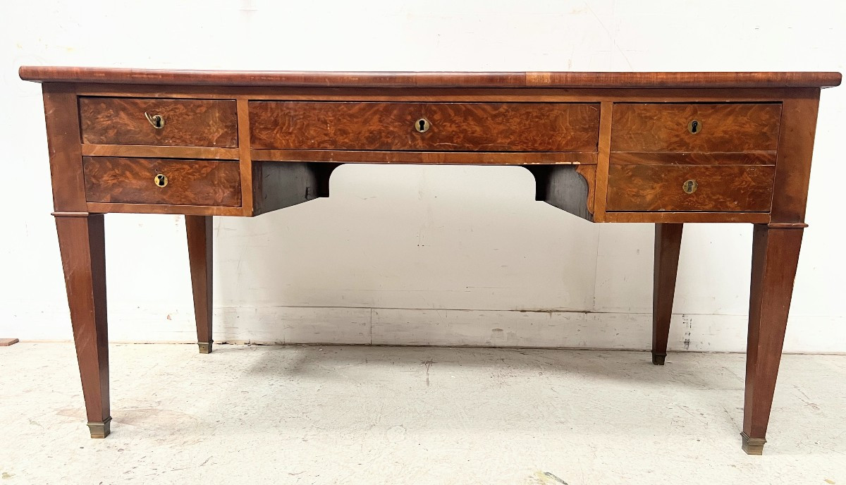 Bureau plat de style Louis XVI en acjou et placage XIX siècle