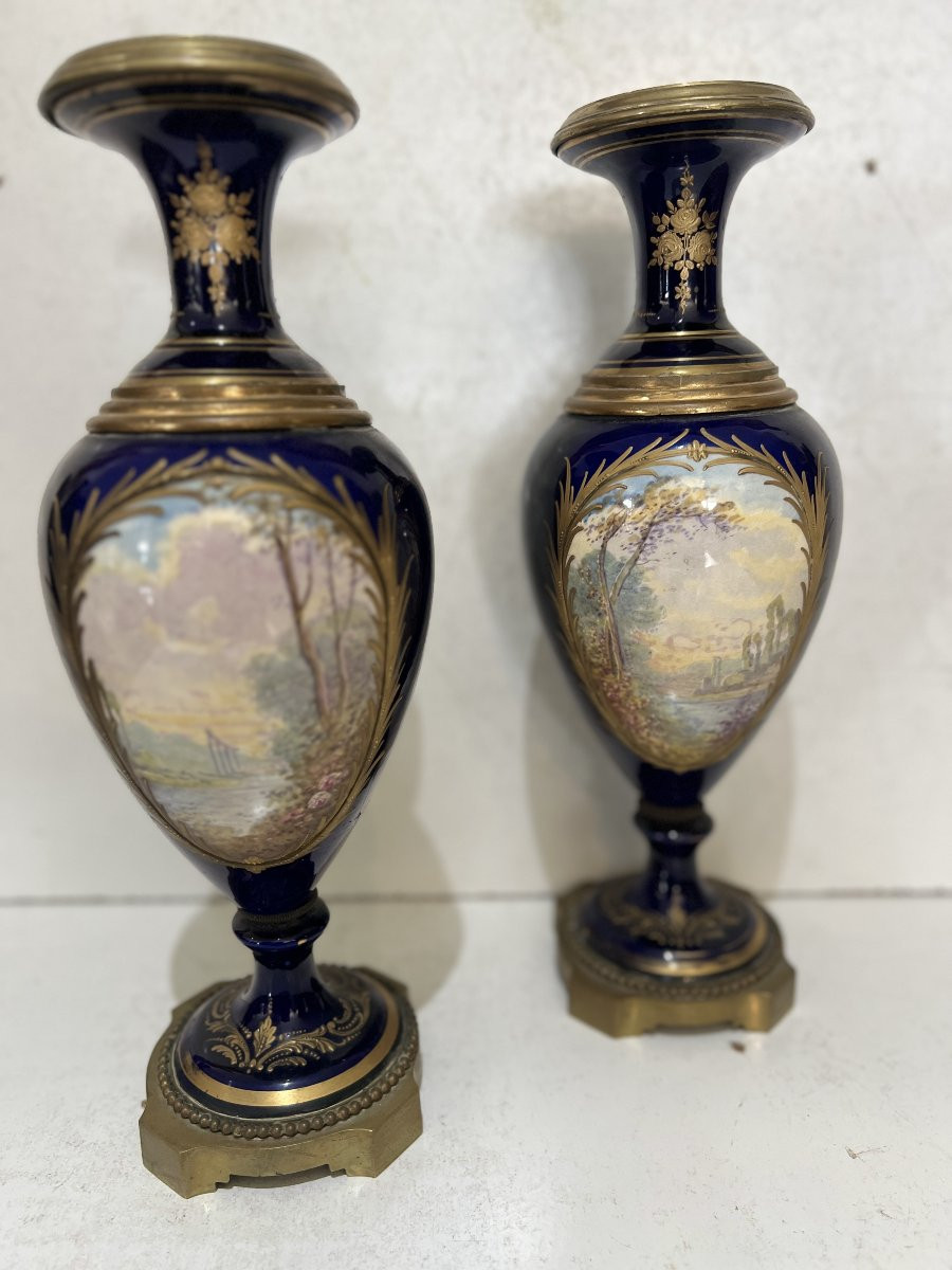 Paire de vases en faience fine de style Louis XVI du début du XX siècle -photo-2