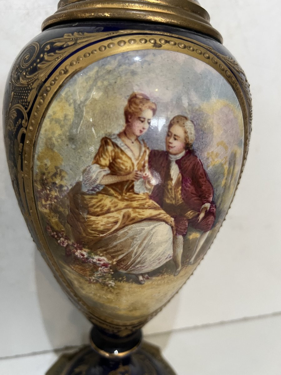 Paire de vases en faience fine de style Louis XVI du début du XX siècle -photo-3