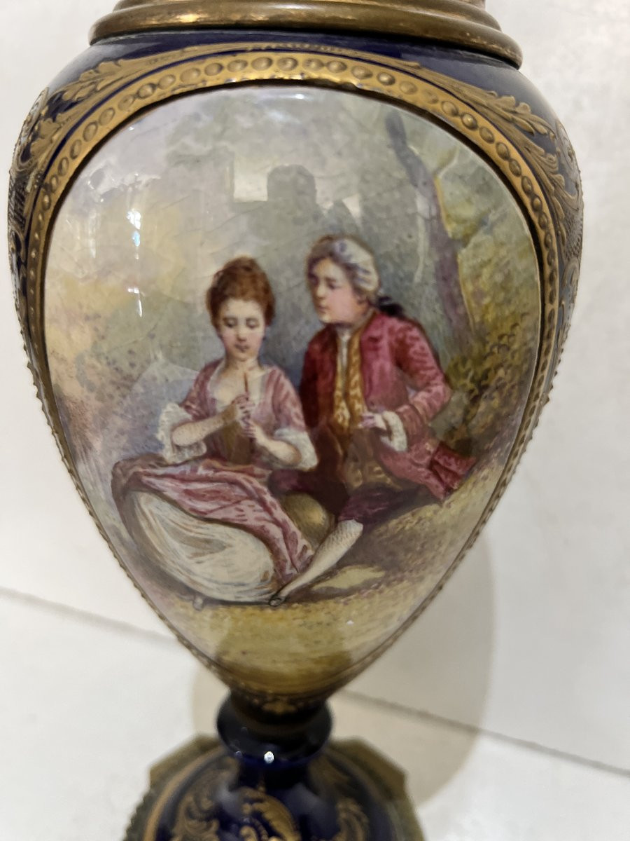 Paire de vases en faience fine de style Louis XVI du début du XX siècle -photo-4